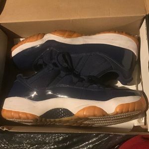 Jordan “navy gum” Low top 11s
